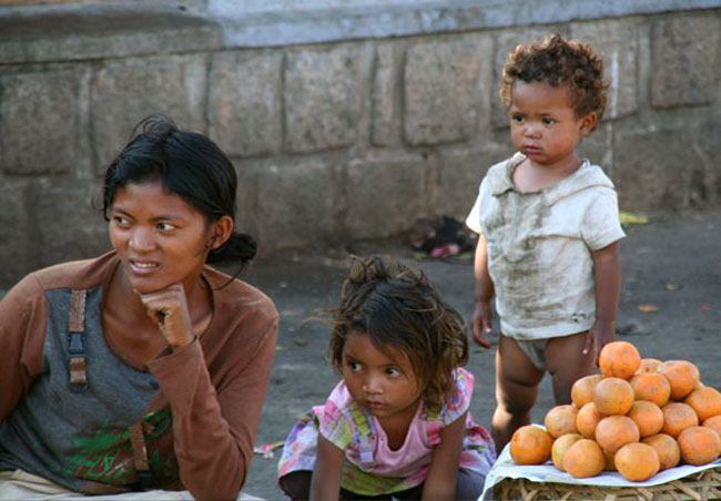 The Malagasy people have more than 20 ethnic groups and emigrated originally from both Indonesia and the African continent some 2,000 years ago. 